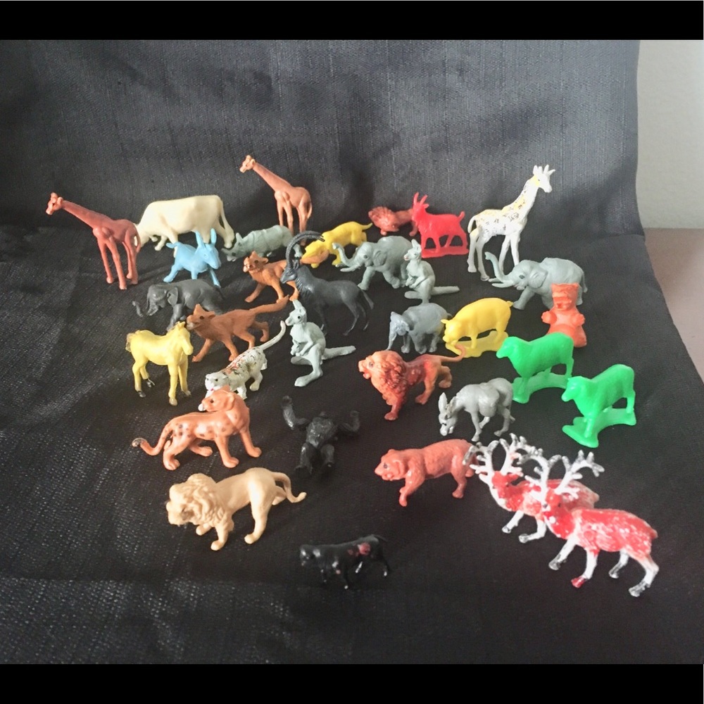 GUC 33-pieces Plastic/PVC Wild/Farm Animal Toys